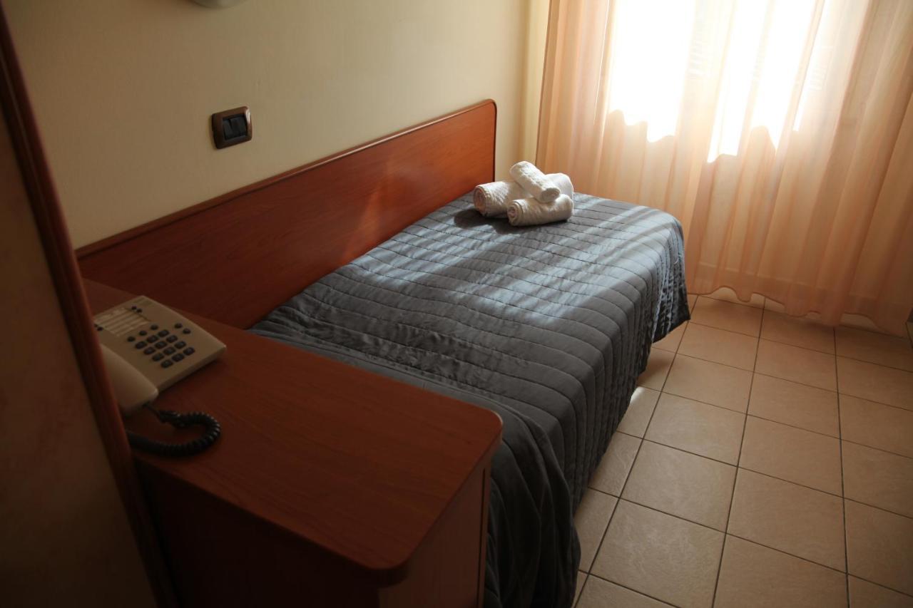 Hotel Villa Maria Cesenatico Esterno foto