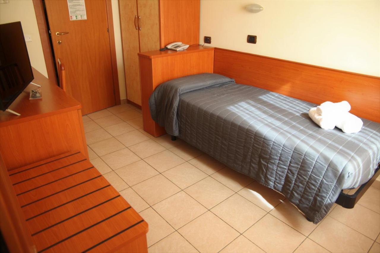 Hotel Villa Maria Cesenatico Esterno foto