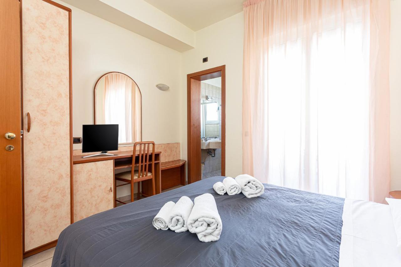 Hotel Villa Maria Cesenatico Esterno foto