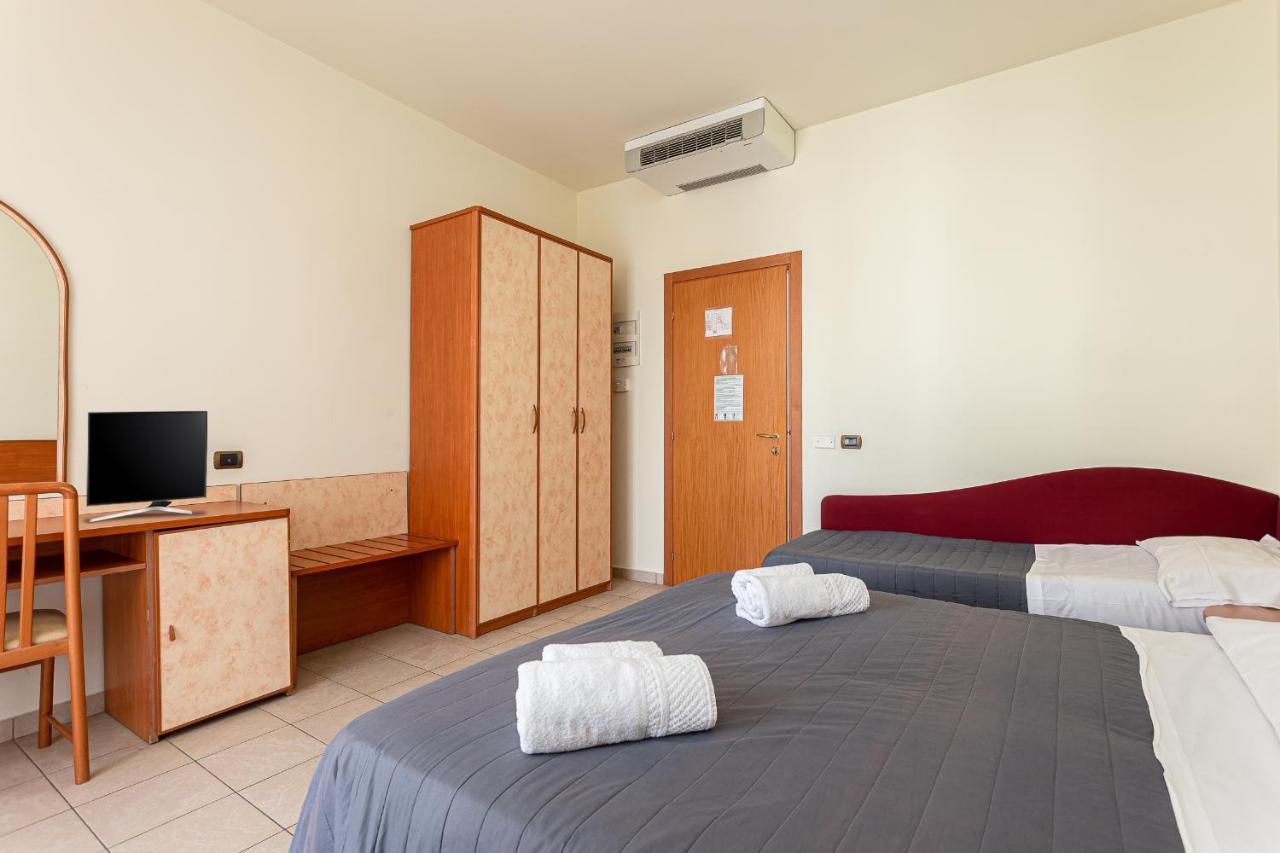 Hotel Villa Maria Cesenatico Esterno foto