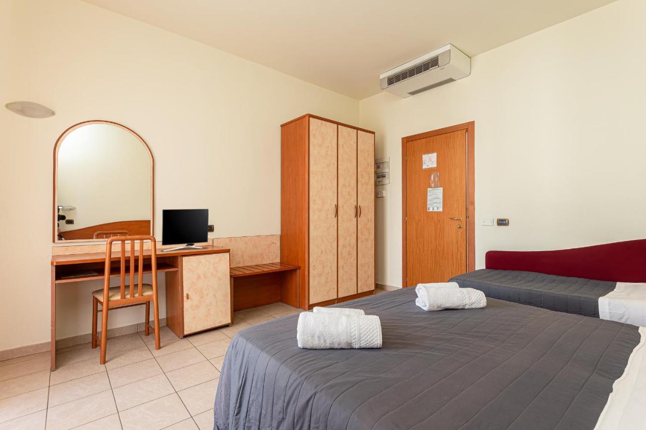 Hotel Villa Maria Cesenatico Esterno foto