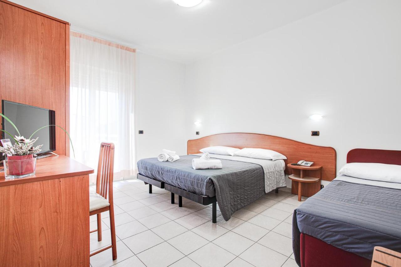 Hotel Villa Maria Cesenatico Esterno foto