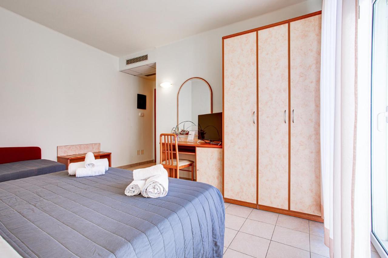 Hotel Villa Maria Cesenatico Esterno foto
