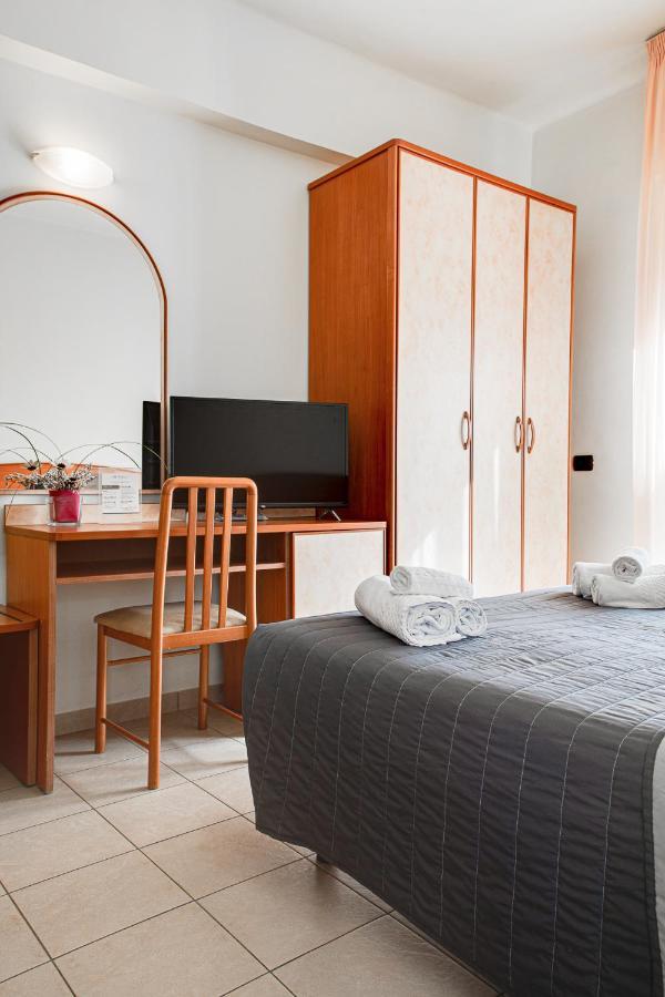 Hotel Villa Maria Cesenatico Esterno foto