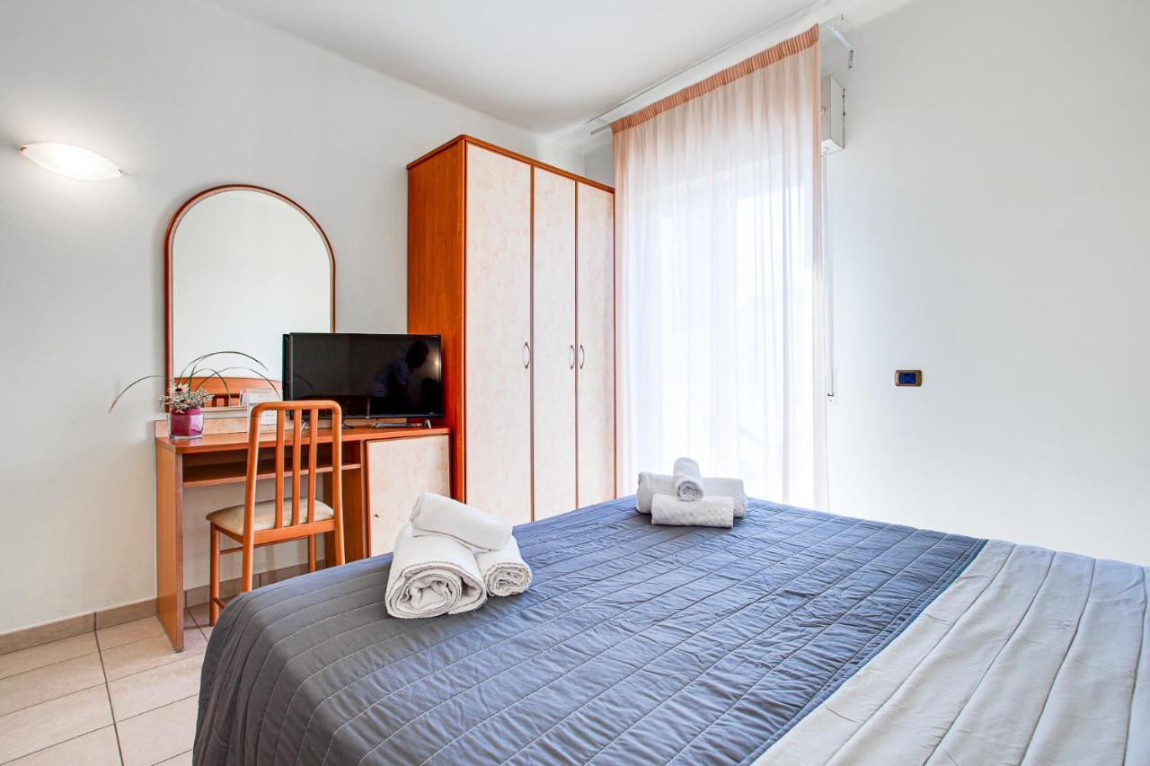 Hotel Villa Maria Cesenatico Esterno foto