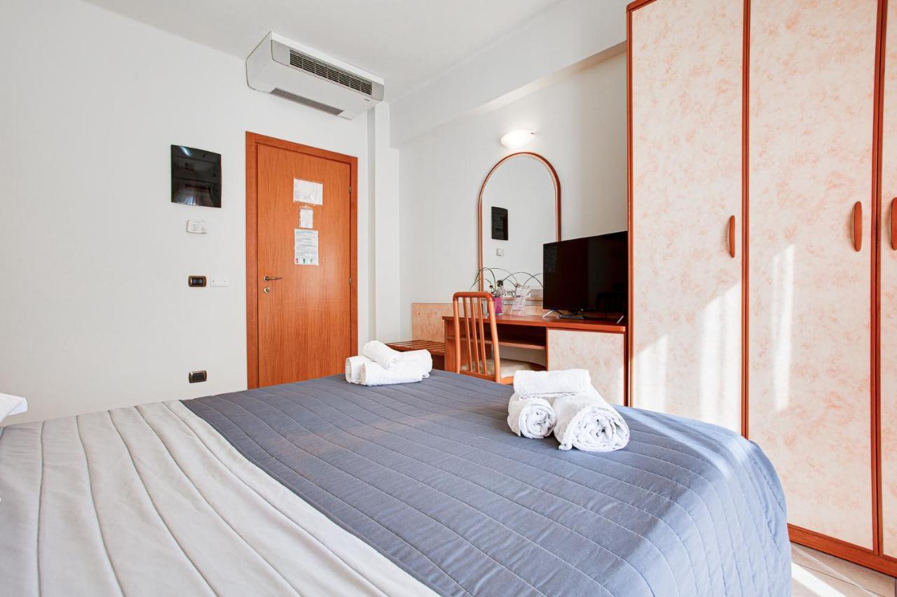 Hotel Villa Maria Cesenatico Esterno foto