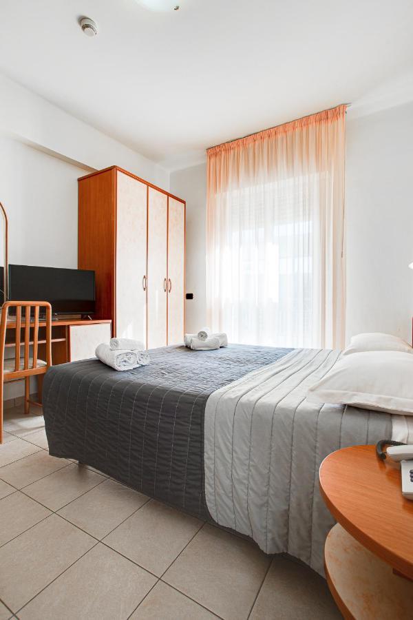 Hotel Villa Maria Cesenatico Esterno foto