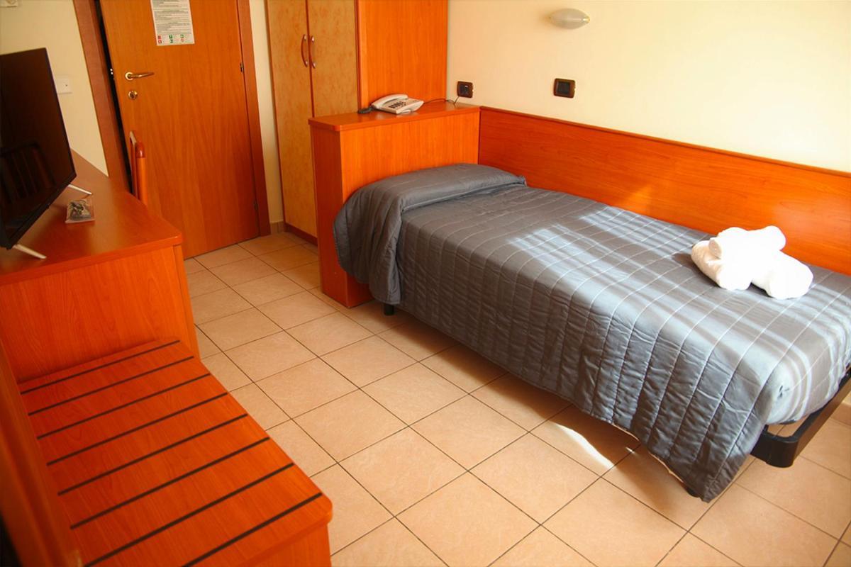 Hotel Villa Maria Cesenatico Esterno foto