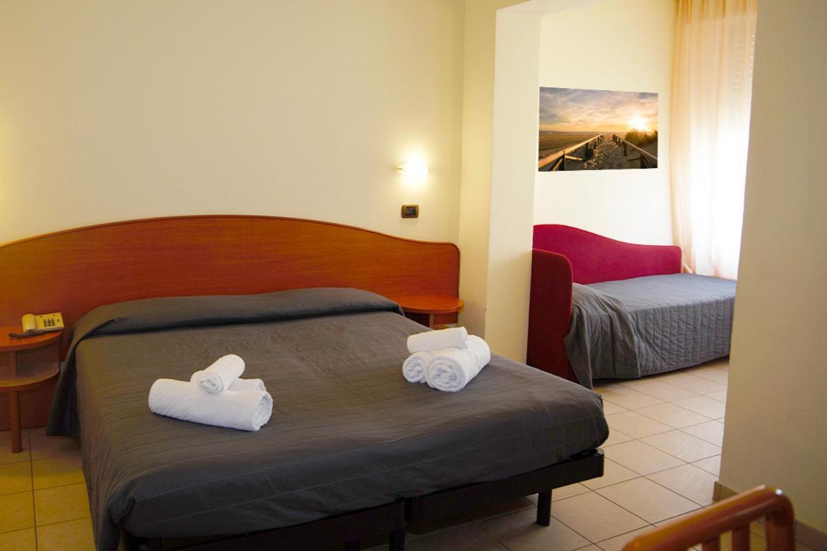 Hotel Villa Maria Cesenatico Esterno foto